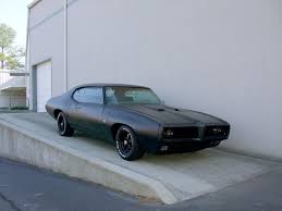 Cool Spray Paint Ideas That Will Save You A Ton Of Money Gloss Black Car Spray Paint
