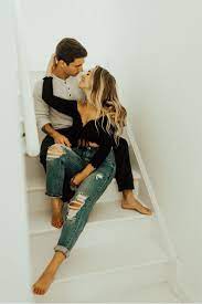 Cozy Charlottesville Virginia In Home Session Sb Lifestyle Photography Couples Photo Poses For Couples Couple Photoshoot Poses