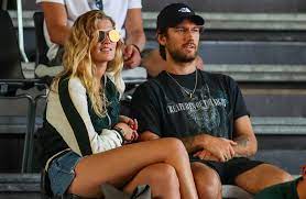 Antonia pettyfer is a german fashion model, actress and humanitarian. Topmodel Toni Garrn Zeigt Sich Bei Instagram Im Bernie Look