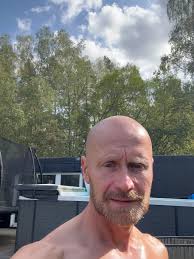 Nu är Johnny Henning klar med sina 16veckor.😊👍 Här är hans egna ord.👊  Jag har tidigare inte fokuserat på kosten men testat många typer av  träning/tävlingsformer såsom OCR-lopp, maraton, runstreak, padel, gym