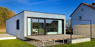 Aufgestanderte Terrasse Mit Holzplanken Stahlkonstruktion Terrasse Holz