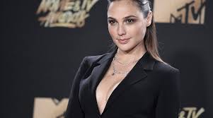 Actress gal gadot first attracted notice as the winner of the miss israel competition in 2004. Report Wonder Woman Star Gal Gadot Violated Corona Quarantine Www Israelhayom Com