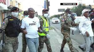 Pico y cédula solo rige sábados y domingos; Detienen A Miles En Republica Dominicana Por Violar Toque De Queda Y Mueren Reos En Prision Por Covid 19 Cnn Video