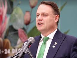 昆州议会CEO薪资曝光！一年近$80万，比总理和美国总统还高…