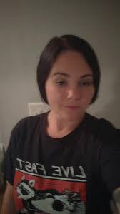 Kirsten Vickers's Instagram, Twitter & Facebook