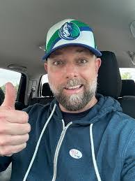 Justin Goldsmith's Instagram, Twitter & Facebook