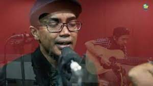 Ezad lazim belanja gegarkustik 'mengintai dari tirai kamar' khas untuk pendengar thr gegar. Chords For Ezad Lazim Mengintai Dari Tirai Kamar