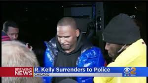 Kelly trump drehte pornos, als das business noch echt war. Missbrauchsverdacht R Kelly Stellt Sich Der Polizei Kurier At