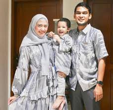 Maybe you would like to learn more about one of these? 10 Style Kompak Seragam Keluarga Artis Ide Busana Lebaran
