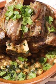 Cette Recette Est Un Delice Je Vous Propose Un Jarret De Veau Aux Deux Coriandres La Viande Est Fondante Savoureuse Moelleuse Cooking Food Cuisine