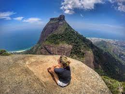 contemplando a vista da pedra bonita rj trilhando montanhas pedra bonita viajem brasil bonita
