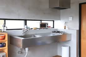 ミニマルなステンレスキッチンです 高さが自由自在な 脚のない壁固定タイプと 高さ850mmの脚付きタイプをご用意しました ミニマルキッチン キッチン リノベーション diy オーダーキッチン 男前インテリア キッチン