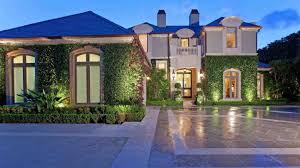 When your fort worth roofing contractor arrives, they will need to maneuver around the yard to properly assess and complete the work. Home Peaked Roofing