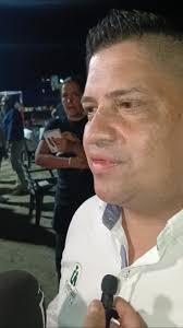 Los hinchas Del Deportes Tolima realizan banderazo en las afueras Del hotel  F25