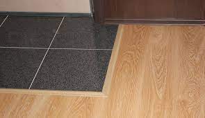 Eski parke üzerine yeni parke yapılır mı? Fayans Ve Laminat Kavsagi 72 Fotograf Somun Yardimi Ile Kenetlenerek Mantar Kompensatorunun Yardimiyla Esigin Kenetlenmesini Saglar