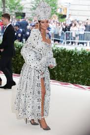 Rihanna In Maison Margiela Met Gala 2018 Heavenly Bodies Met Gala 2018 Met Gala Fashion