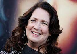 The Handmaid S Tale Star Ann Dowd I M Drawn To Loners Tales Hollywood Anne