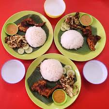 Sore ini lagi rajin,buat si ayah masakin ayam bakar dan buat anak2 masakin ayam pop.kata ayah ayam bakarny enyak. Ayam Bakar Padang Monumen Favorit Mahasiswa Foodnote Stories