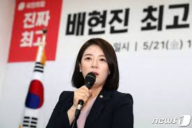 특히 다리 간 접촉이 심한 축구의 경우 종아리 부상을 당했다는 기사를 심심치 않게 볼 수 있다. ë°°í˜„ì§„ ìž¡ì€ ë¬¼ê³ ê¸°ë„ ì• ì • ì£¼ì§€ ì•Šìœ¼ë©´ ì°¨ì—¬ Tkì— ë³´ë‹µí•´ì•¼ ë‹¤ìŒë‰´ìŠ¤