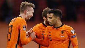 Berghuis online is een aanvulling op berghuis kompleet wonen in schalkhaar en voorziet u in. Netherlands 2 0 Latvia Berghuis And De Jong Get Oranje Off The Mark Marca