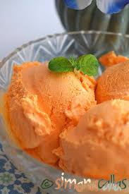 Vă prezentăm o rețetă de înghețată de casă, ce se prepară uimitor de simplu, din doar 3 ingrediente. Inghetata De Caise Facuta Acasa Din Numai 3 Ingrediente Simonacallas