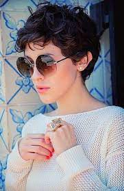 30 Einfache Frisuren Fur Kurzes Lockiges Haar Short Curly Hair Thick Hair Styles Curly Hair Styles