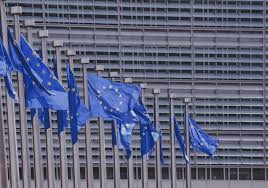 Nuove regole UE per ridurre i rifiuti tessili e alimentari