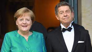 Angela merkel is a german politician best known as the first female chancellor of germany and one angela dorothea kasner, better known as angela merkel, was born in hamburg, west germany, on. Angela Merkel Die Ganze Wahrheit Uber Die Kinder Ihres Mannes Intouch