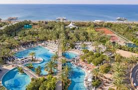 Antalya is een populaire badplaats aan de zuidwestkust van turkije, gelegen aan de egeïsche zee . Ultra All Inclusive Hotel Royal Wings In Turkije