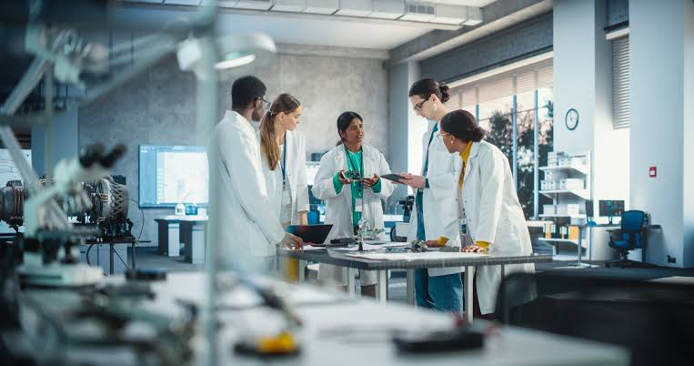 AI-powered scientific research and advanced data analysis technology