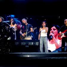 Eros ramazzotti ha annunciato le date del tour 2021 vita ce n'è word tour. Eros Ramazzotti Tour Announcements 2021 2022 Notifications Dates Concerts Tickets Songkick