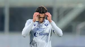 Currently, napoli rank 5th, while hellas verona hold 9th position. Serie A Verona Napoli 3 1 Magnani Ammonito Salta La Sfida Con La Roma