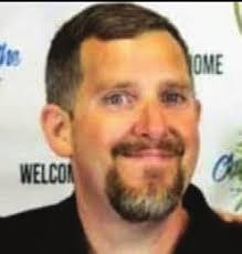 Efren Becerril's Instagram, Twitter & Facebook