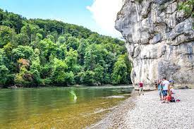 The donaudurchbruch is the tightest part of the danube you can find. Kloster Weltenburg Donaudurchbruch Schonste Rundwanderung Passenger On Earth