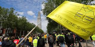 Du côté des gilets jaunes, le compte twitter, « le nombre jaune », annonce pour sa part une mobilisation en hausse. Gilets Jaunes 12 500 Manifestants Plus Faible Participation Depuis Le Debut Du Mouvement