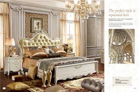 Un letto e la sua testiera. Stile Francese Mobili Camera Da Letto In Pelle Antico Telaio In Legno Massello E Pelle Buy Antique Solid Wooden Telaio Del Letto Regina Letto In Legno Cornici Telaio Del Letto In Pelle Product