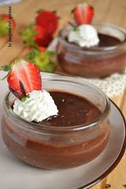 Questo si prepara con il latte di soia e la panna e non va cotto sulla fiamma ma posto in freezer fino a completo rassodamento. Budino Al Cioccolato Al Latte Budino Fatto In Casa La Pagina Del Goloso