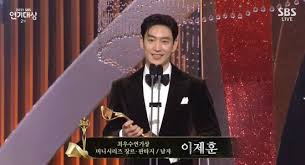 지난해 sbs 최고시청률을 기록한 '열혈사제'의 주역 김남길(38)이 연기대상 주인공이 됐다. 89n5v0dhp59zcm