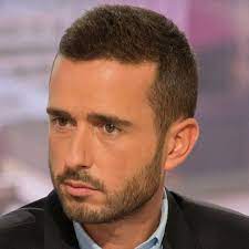 Nous venons d'apprendre que julien bellver, le rédacteur en chef de puremedias.com, quitte le site pour rejoindre bangumi, la boîte de production aux manettes de quotidien, l'émission de yann. Julien Bellver L Expert Media A La Conquete De Quotidien Vanity Fair