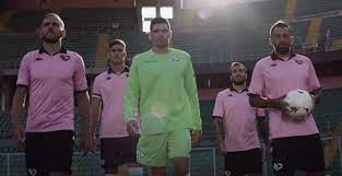 Vendita maglia calcio palmeiras seconda 2020 21 replica a poco prezzo. Palermo Svelate Le Nuove Maglie Le Divise Per La Serie C 2020 2021 Video Foto