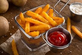 Kentang goreng kriuk bisa dimakan begitu saja sebagai makanan ringan, atau sebagai makanan pelengkap hidangan utama seperti bistik, hamburger, fish and chips dan currywurst. Cara Membuat Kentang Goreng Renyah Yang Tahan Lama