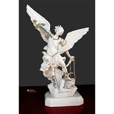 La statua di san michele arcangelo custodita nel cuore della sacra grotta fu scolpita in marmo da andrea sansovino nel 1507. Statua San Michele Arcangelo 40cm