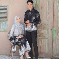 Dalam foto tersebut, andika terlihat. Jual Baju Tunangan Couple Model Desain Terbaru Harga July 2021