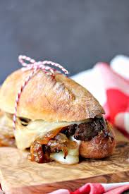 Steak Sandwiches With Caramelized Onions And Provolone Cheese This Easy Recipe Will Be A Hit With Everyone Who Tries It Rezepte Lebensmittel Essen Mahlzeit