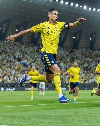 EL COMANDANTE VUELVE CON DOBLETE Y AL NASSR ES MÁS LÍDER! 🔥 Con goles de  Al-Hamdan, Mané x2 y Cristiano Ronaldo x2, Al Nassr derrotó 4-2 a Al Najma.  🔥 Cristiano Ronaldo
