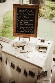 Use dry chalk (not chalk markers!) to decorate the chalkboard on your diy polaroid photo frame. Muq7bum1mqnwvm