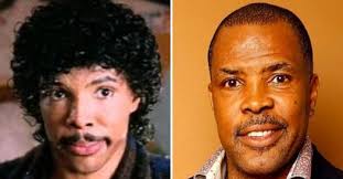 Con eddie murphy nei panni del protagonista, il film vede un principe andare a new york per trovare la donna perfetta che sia in. Il Principe Cerca Moglie Su Italia 1 Ecco Come Sono Diventati I Protagonisti Corriere It