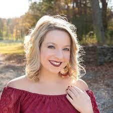 Leanne Weiss's Instagram, Twitter & Facebook