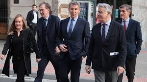 El País' le propina una encuesta terrible a Feijóo: el PP cae y Vox no deja  de romper su techo - Libertad Digital