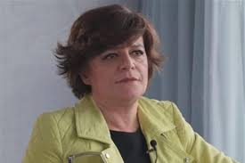 Are you looking to get in touch with julia if you're interested in talking to other influencers' representatives, along with members of the julia pinheiro management team, the handbook. Um Jeito Manso Ana Gomes E Julia Pinheiro Separadas A Nascenca